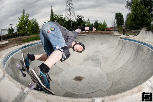 Toni Perrone. Indy nosegrind. Ottone Bowl. 