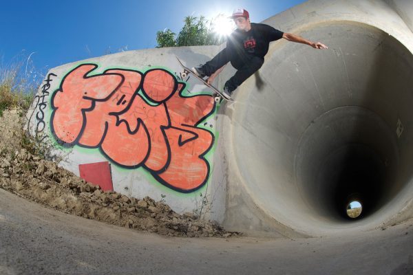 Backside fly out the pipe. Photo: Loïc Benoit