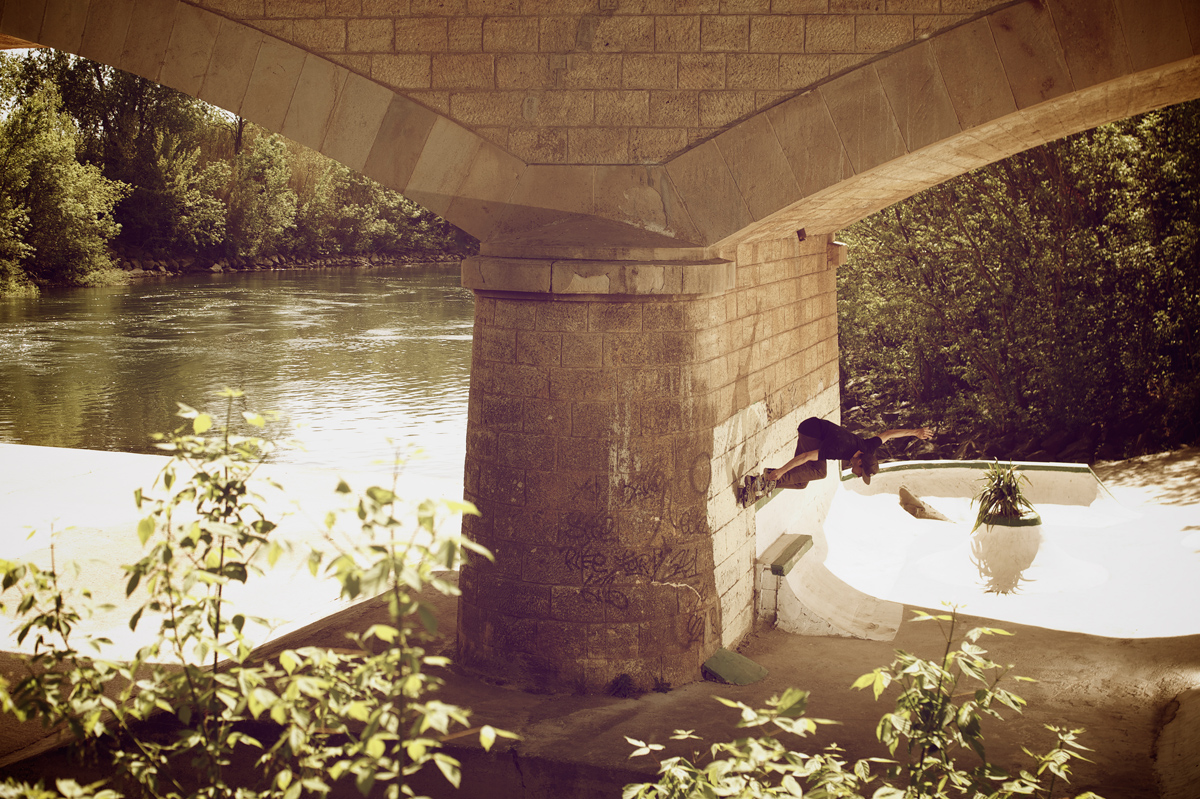 Backside wallride. Photo: Loïc Benoit