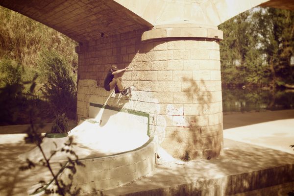 Frontside wallride. Photo: Loïc Benoit