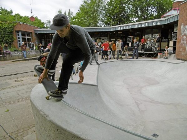 Karsten is about to Fs Nosepick