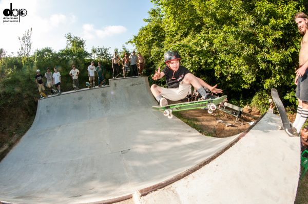 Grom. FS ollie.