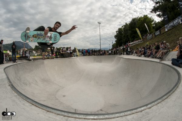 Dustin Vonach. Frontside air.