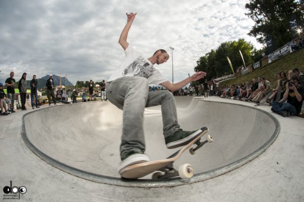 Asti. Stand up frontside grind.