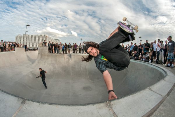 Tim Bijsterveld. Frontside invert.  Photo: Nicola Debernardi