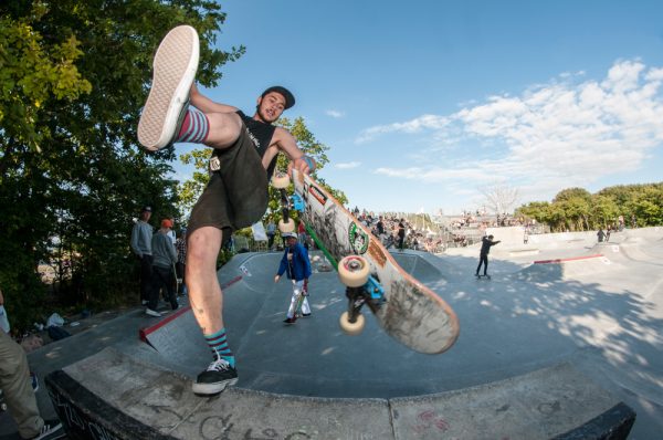 Henry Calmeyer. One footed finger flip to tail.  Photo: Nicola Debernardi