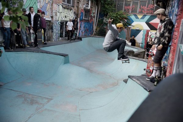 Lenni Burmeister. Frontside ollie transfer. Photo: J. Hay