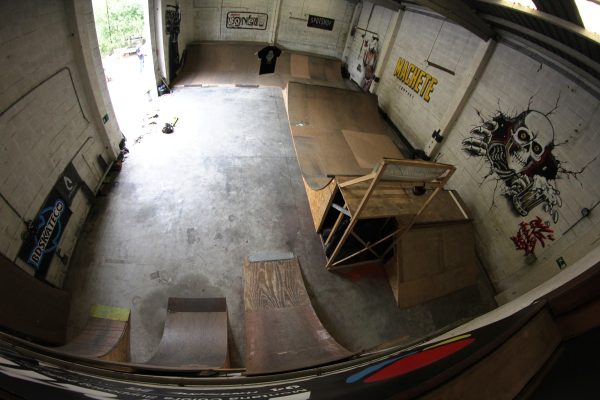 Overview of the indoor Mondaka skatepark