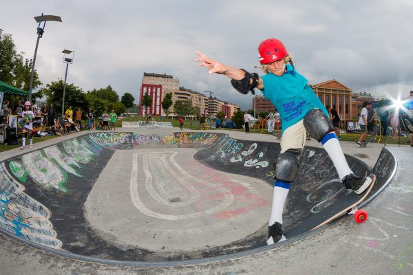 Txus Domiguez's son, Yago. Styling a front smith like his father. 