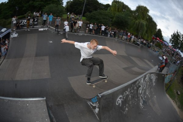 Eumel Tim. Channel transfer 5-0 grind to fakie.