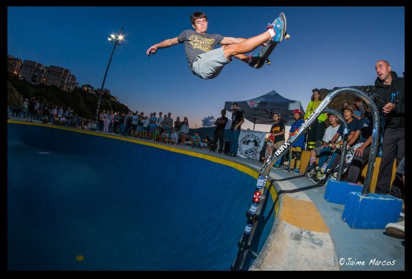 Sergio Cadena. Frontside Nosebone over the step ladder