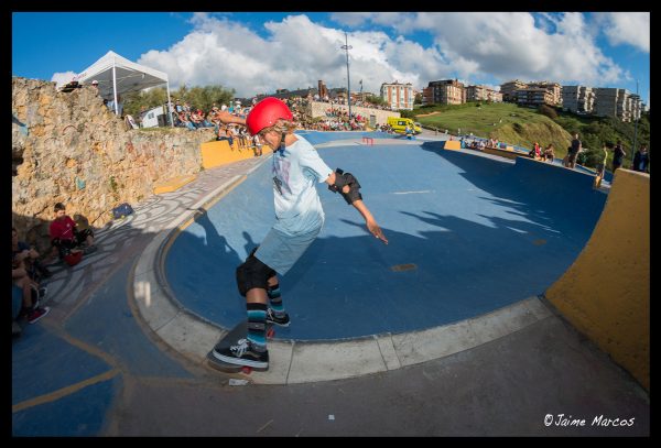 Yago Dominguez. Boardslide rock n roll around the corner. Photo: Jaime Marcos