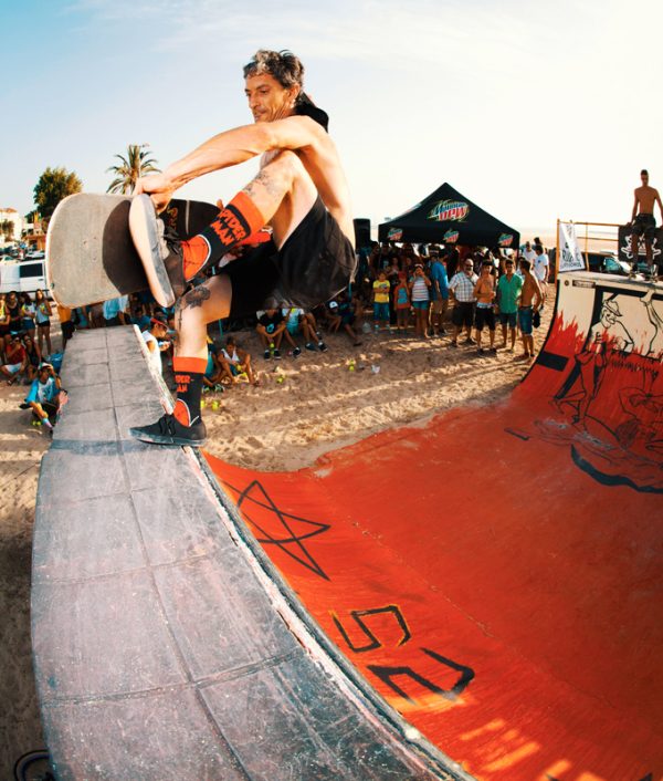 Moski. Frontside tailslide nosegrab. Photo: Borja Benjumeda