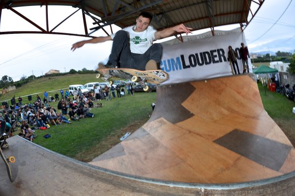 Frontside ollie. Photo: J. Hay