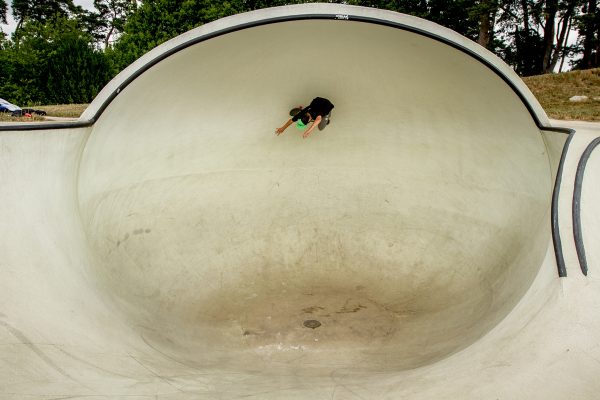 Baca. Carving the mega cradle. Photo: Wojtek Pastuszak