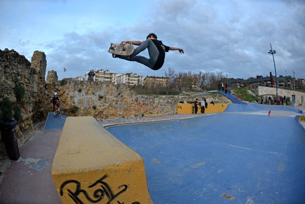 Sergio Cadenas. Frontside air. Photo: J. Hay