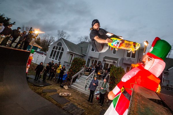 Zach Cusano. Lien over Santa Claus. Photo: Chris Spiegel