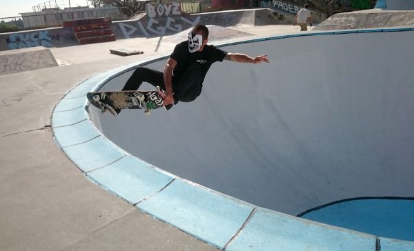 Jose Noro. Frontside crail.