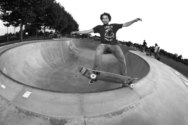 Andrea. Frontside grinding the deepend at Vielle St. Girons.