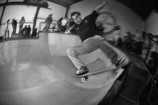 Alain Saavedra tailslide off the rail.