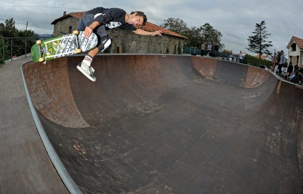 Foni Ardao, the Asturian Hosoi, backside Judo air at AK-55.