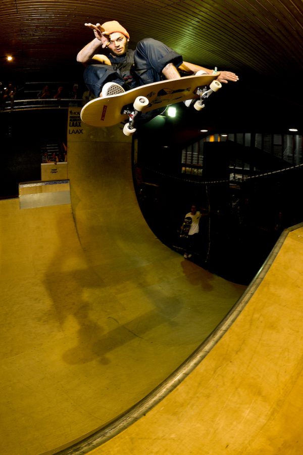 Cedrix Oosterhoff. Frontside ollie.