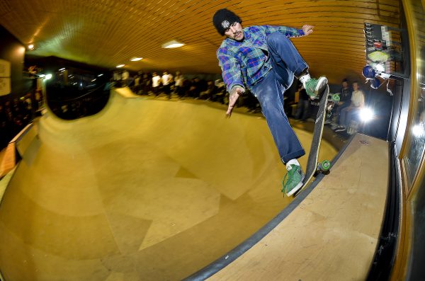 Julien Benoliel. Ollie frontside noesgrind.