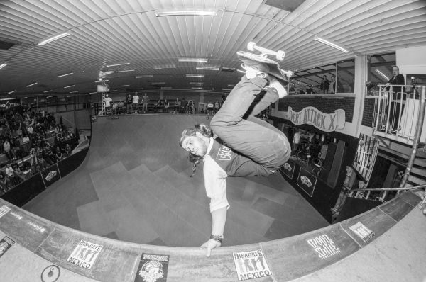 Tim Bijsterveld. Frontside invert. Photo: Nicola Debernardi