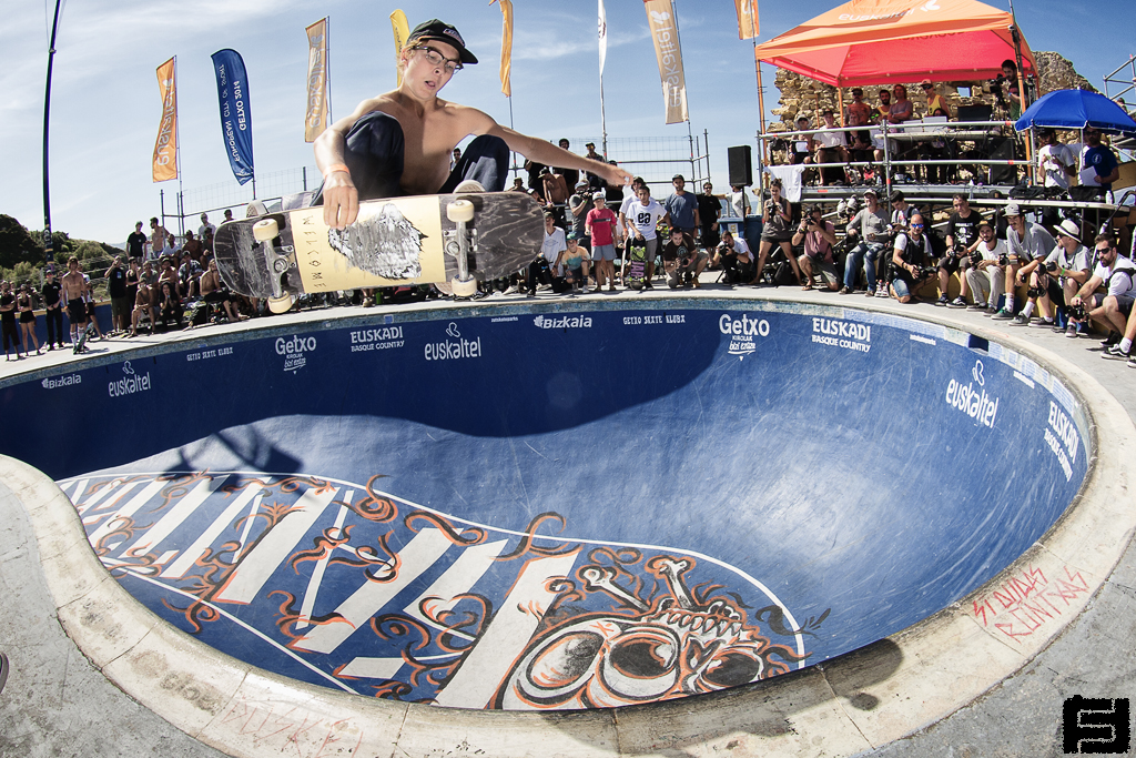 Kalle Berglind. Frontside tuckknee. Photo: Fred Ferand