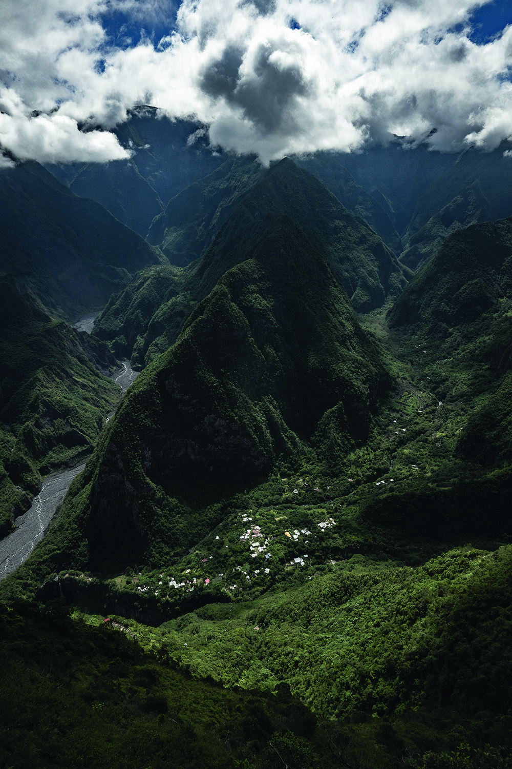 ANTIZ_mountains_and_clouds