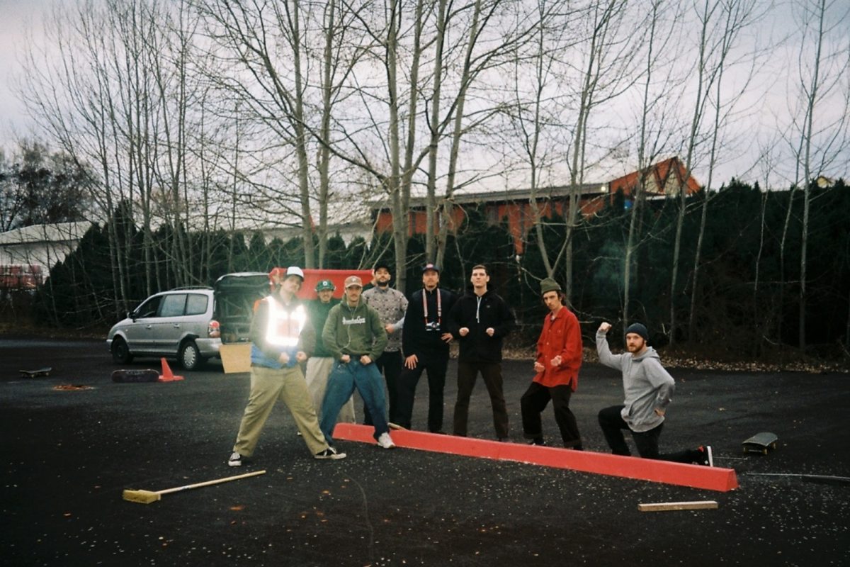 Parkplatz, Pilsen. The Pessertive crew laying down the first slappy curb, January 1, 2022. 
Photo: Tomáš Kohout